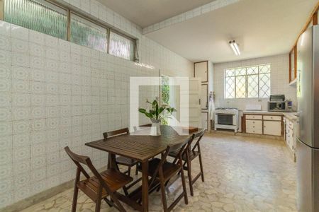 Casa à venda com 3 quartos, 360m² em Sumaré, São Paulo