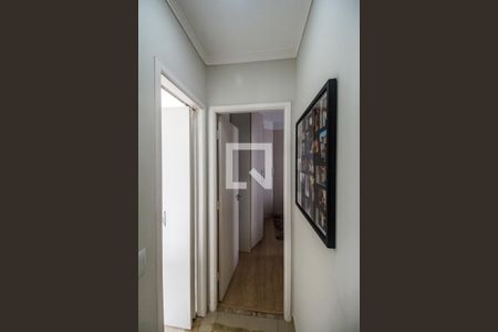 Corredor de apartamento para alugar com 2 quartos, 55m² em Jardim Tupanci, Barueri