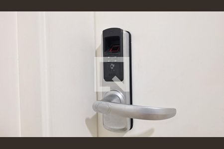 Fechadura eletrônica de apartamento para alugar com 2 quartos, 71m² em Pompeia, São Paulo