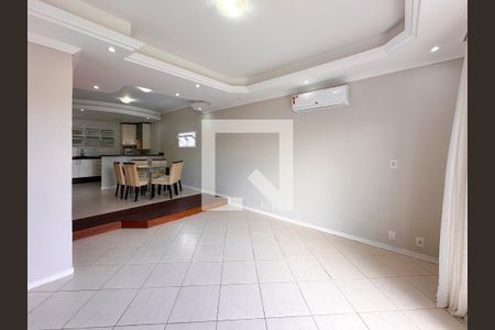 Sala de TV de casa para alugar com 2 quartos, 90m² em Centro, São José