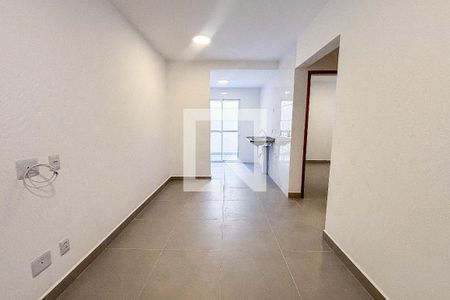 Sala de apartamento para alugar com 2 quartos, 50m² em Vila Paulo Silas, São Paulo