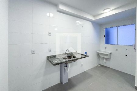 Sala/cozinha de apartamento para alugar com 1 quarto, 33m² em Vila Paulo Silas, São Paulo