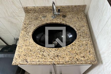 Banheiro de apartamento para alugar com 1 quarto, 47m² em Ponta da Praia, Santos