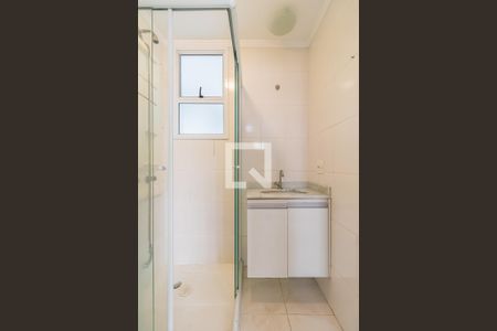 Banheiro Social de apartamento para alugar com 2 quartos, 68m² em Jardim Tupanci, Barueri