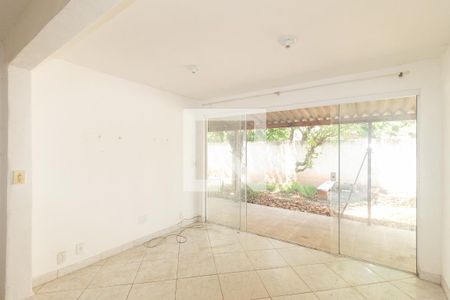 Sala de casa para alugar com 2 quartos, 95m² em Guaratiba, Rio de Janeiro