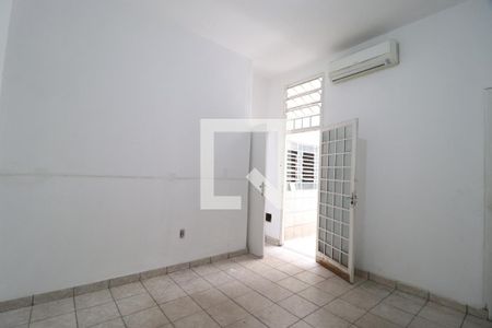 Quarto 1 - Suíte de casa para alugar com 2 quartos, 165m² em Luizote de Freitas, Uberlândia