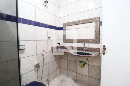 Banheiro do Quarto 1 de casa para alugar com 2 quartos, 165m² em Luizote de Freitas, Uberlândia