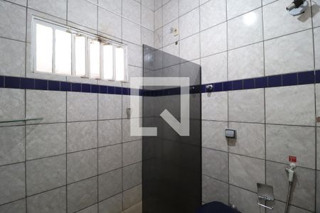 Banheiro do Quarto 1 de casa para alugar com 2 quartos, 165m² em Luizote de Freitas, Uberlândia