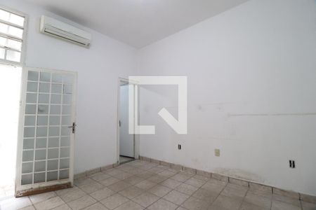Quarto 1 - Suíte de casa para alugar com 2 quartos, 115m² em Luizote de Freitas, Uberlândia