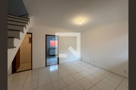 Sala de casa para alugar com 2 quartos, 75m² em Vila Curuçá, Santo André