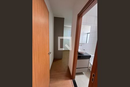 Corredor de apartamento para alugar com 2 quartos, 48m² em Shopping Park, Uberlândia