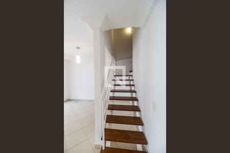 Escada de casa de condomínio para alugar com 1 quarto, 163m² em Tamboré, Santana de Parnaíba