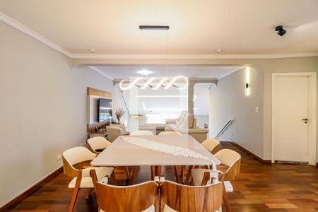 Casa para alugar com 5 quartos, 550m² em Vila Pirajussara, São Paulo