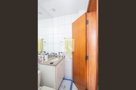 Banheiro da Suíte de apartamento à venda com 3 quartos, 157m² em Inconfidentes, Contagem