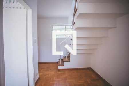 Escada de casa para alugar com 3 quartos, 233m² em Mirandópolis, São Paulo