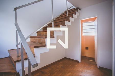 Escada de casa para alugar com 3 quartos, 233m² em Mirandópolis, São Paulo