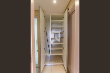 Corredor - armário  de apartamento para alugar com 2 quartos, 68m² em Centro, Diadema