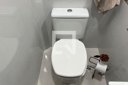 Lavabo de casa de condomínio para alugar com 2 quartos, 98m² em Gonzaga, Santos