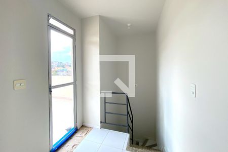 Hall da Escada de apartamento para alugar com 2 quartos, 120m² em Palmeiras, Belo Horizonte