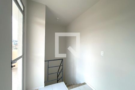 Hall da Escada de apartamento para alugar com 2 quartos, 120m² em Palmeiras, Belo Horizonte