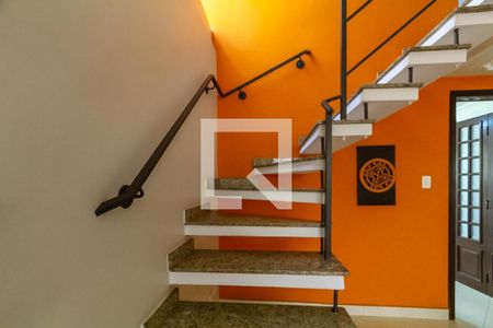 Escada de casa à venda com 3 quartos, 215m² em Rudge Ramos, São Bernardo do Campo