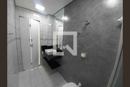 Banheiro de apartamento para alugar com 1 quarto, 40m² em Centro, São Vicente