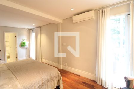 Suíte 1 de casa de condomínio à venda com 3 quartos, 270m² em Vila Sofia, São Paulo