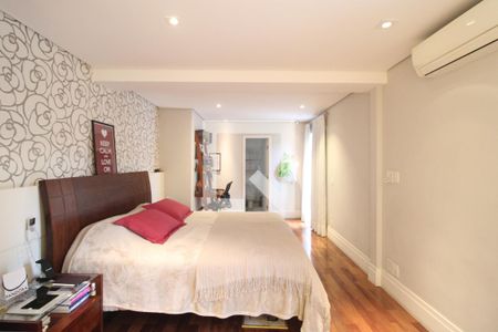 Suíte 1 de casa de condomínio à venda com 3 quartos, 270m² em Vila Sofia, São Paulo