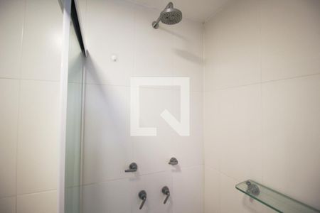 Banheiro de kitnet/studio para alugar com 1 quarto, 25m² em Indianópolis, São Paulo