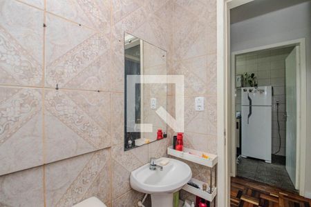 Banheiro de apartamento à venda com 1 quarto, 50m² em Passo D’areia, Porto Alegre