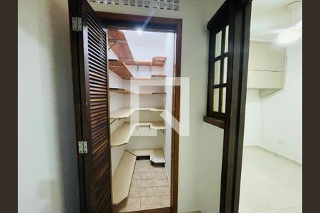 Closet de casa para alugar com 3 quartos, 130m² em Vila Augusta, Guarulhos