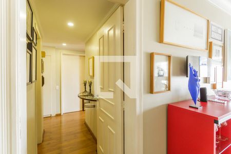 Corredor de apartamento à venda com 4 quartos, 180m² em Moema, São Paulo