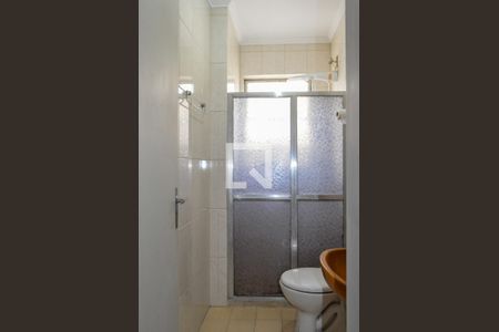 Banheiro Social de apartamento para alugar com 1 quarto, 50m² em Medianeira, Porto Alegre