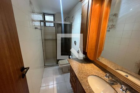 Banheiro de apartamento para alugar com 3 quartos, 240m² em Jardim Guanabara, Rio de Janeiro