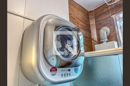 Banheiro de kitnet/studio para alugar com 1 quarto, 25m² em Laranjeiras, Rio de Janeiro