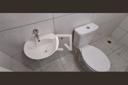 Banheiro Social de kitnet/studio para alugar com 1 quarto, 65m² em Nova Gerti, São Caetano do Sul