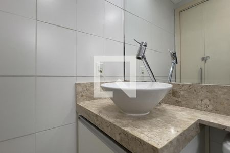 Banheiro da Suíte de apartamento para alugar com 2 quartos, 58m² em Jardim Flor da Montanha, Guarulhos