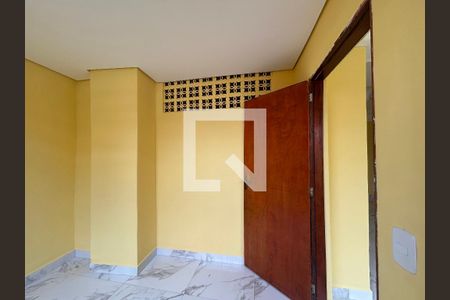 Quarto 2 de casa para alugar com 2 quartos, 70m² em Vila Cavaton, São Paulo