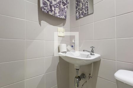 Banheiro de serviço de apartamento à venda com 4 quartos, 194m² em Parque Renato Maia, Guarulhos