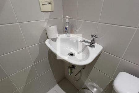 Banheiro de serviço de apartamento à venda com 4 quartos, 194m² em Parque Renato Maia, Guarulhos