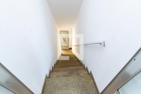 Escada  de casa para alugar com 7 quartos, 444m² em Penha Circular, Rio de Janeiro