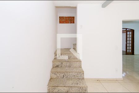 Escada de casa à venda com 3 quartos, 120m² em Salgado Filho, Belo Horizonte