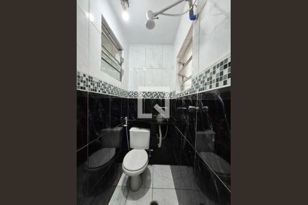 Banheiro da Suíte de casa à venda com 2 quartos, 120m² em Vila Carmosina, São Paulo