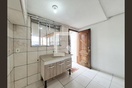 Cozinha de casa para alugar com 1 quarto, 50m² em Vila Carmosina, São Paulo