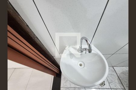 Banheiro de casa para alugar com 1 quarto, 50m² em Vila Carmosina, São Paulo