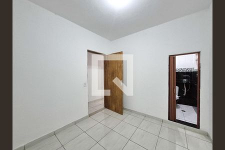Suíte de casa à venda com 4 quartos, 125m² em Vila Carmosina, São Paulo