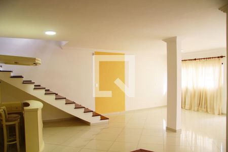 Sala de casa para alugar com 3 quartos, 300m² em Parque Renato Maia, Guarulhos