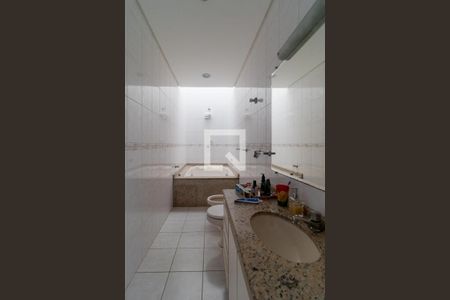 Banheiro da Suíte de casa para alugar com 3 quartos, 185m² em Pompeia, São Paulo