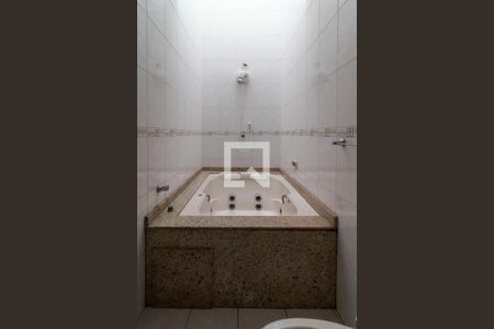 Banheiro da Suíte de casa para alugar com 3 quartos, 185m² em Pompeia, São Paulo