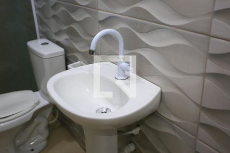 Banheiro de casa para alugar com 3 quartos, 80m² em Vila Morse, São Paulo